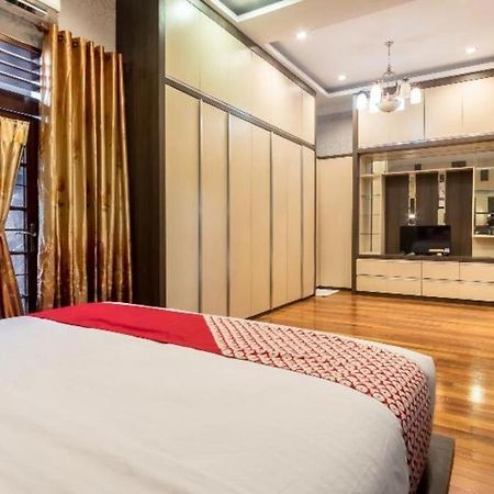Oyo 619 Naufal Guest House Syariah Медан Экстерьер фото