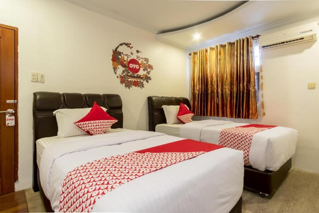 Oyo 619 Naufal Guest House Syariah Медан Экстерьер фото