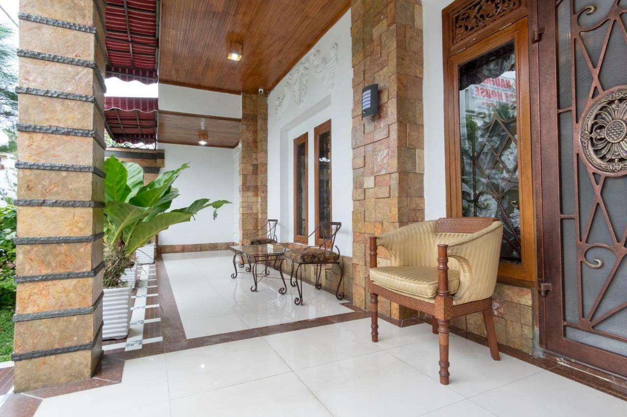 Oyo 619 Naufal Guest House Syariah Медан Экстерьер фото