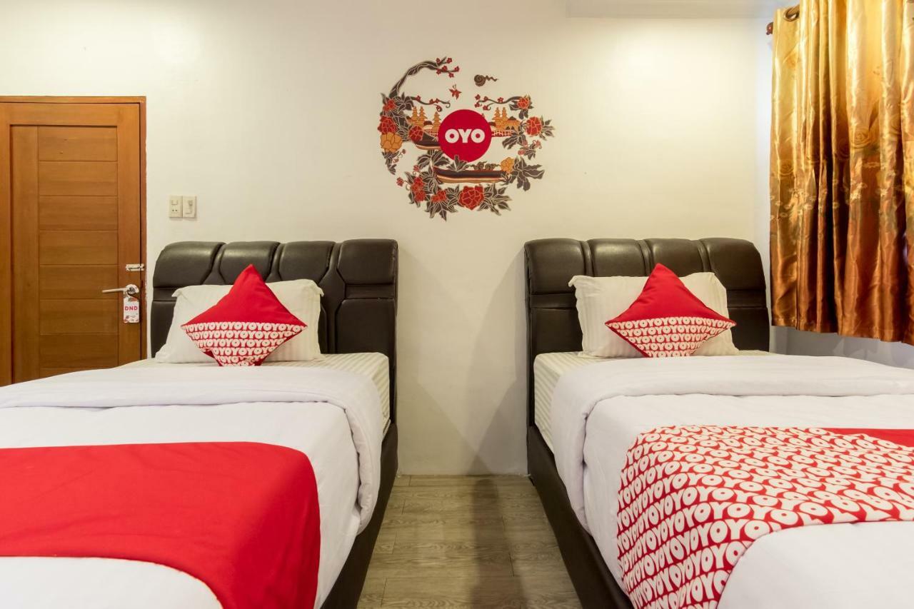 Oyo 619 Naufal Guest House Syariah Медан Экстерьер фото