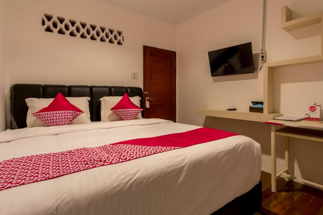 Oyo 619 Naufal Guest House Syariah Медан Экстерьер фото