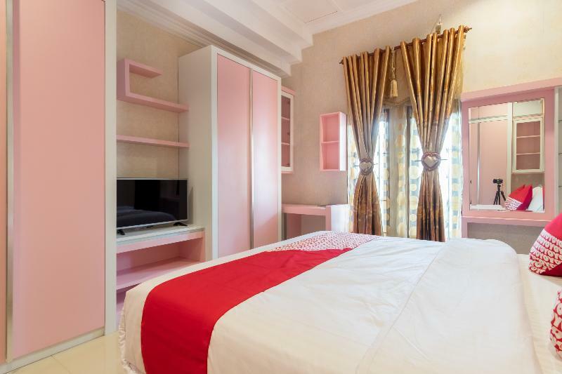 Oyo 619 Naufal Guest House Syariah Медан Экстерьер фото